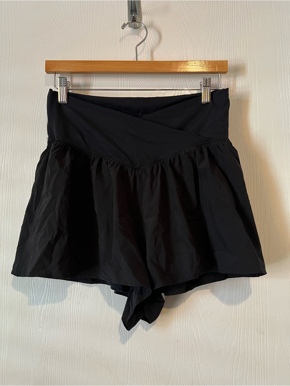 OFFLINE By Aerie Real Me Crossover Flowy Short Black women Size Large